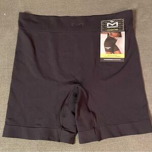 Maidenform Women's Shapewear Seamless Smoothing Light Shaping Shorts Medium
